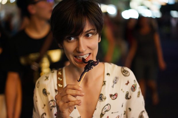 Dana Rogoz a mâncat scorpioni în Bangkok. “Să nu credeți când vă spun că…”