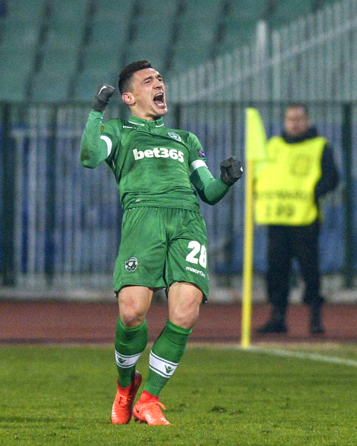 Claudiu Keșeru se bucură pentru un gol marcat pentru Ludogoreț în Liga Europa. (FOTO: EPA)