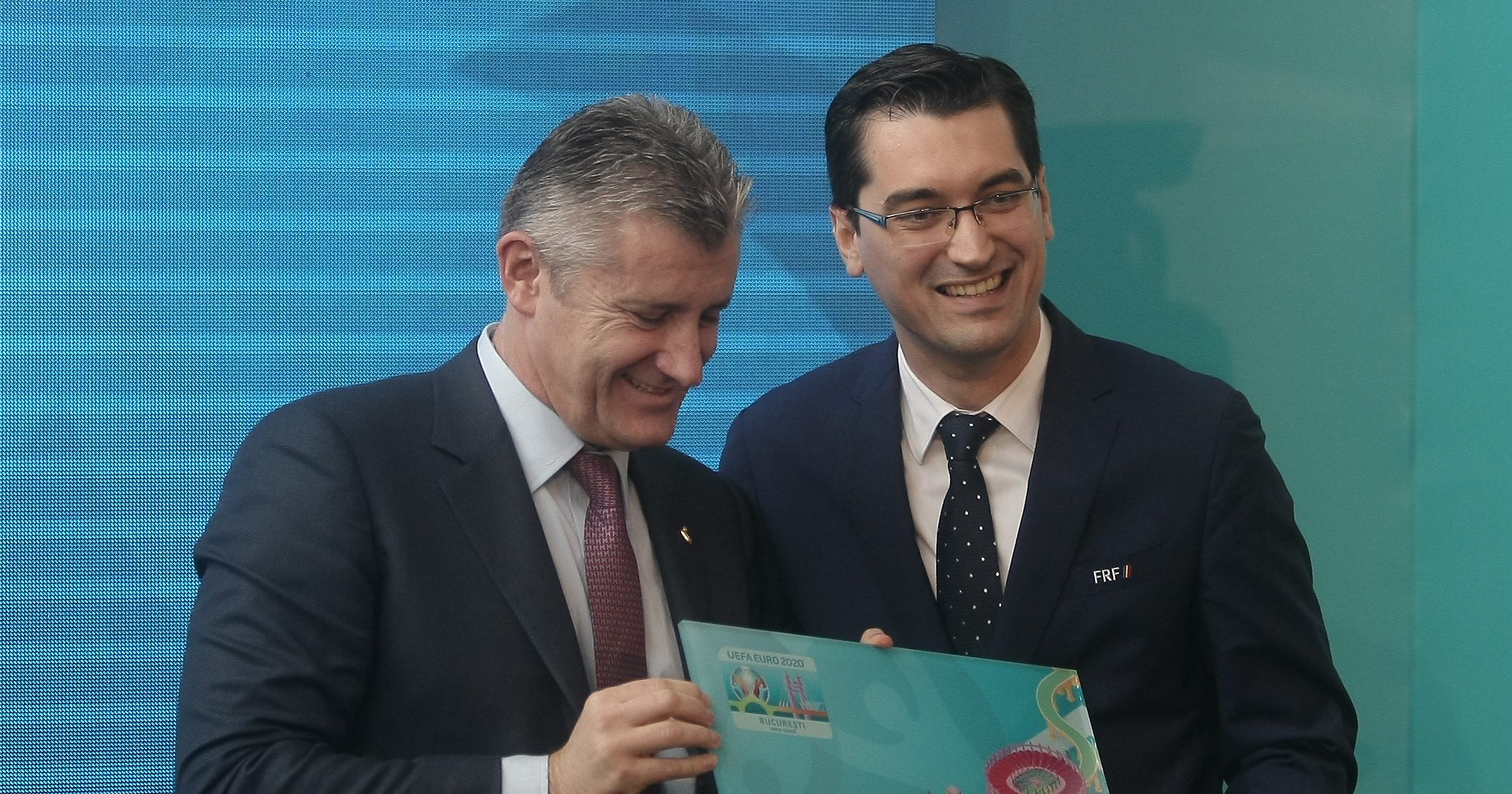 Davor Suker, stânga, și Răzvan Burleanu, dreapta, fotbalistul și „corporatistul”