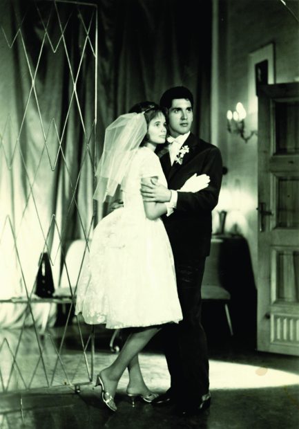  Acum 55 de ani, fotografie de la nunta cu ”stelista” Mihaela, convinsă să devină ”petrolistă”