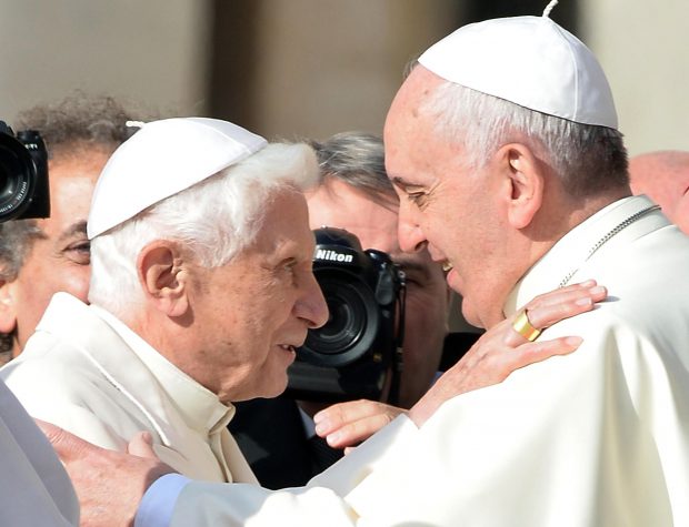 Papa Benedict al XVI-lea a împlinit 90 de ani. Aniversarea coincide cu Paștele