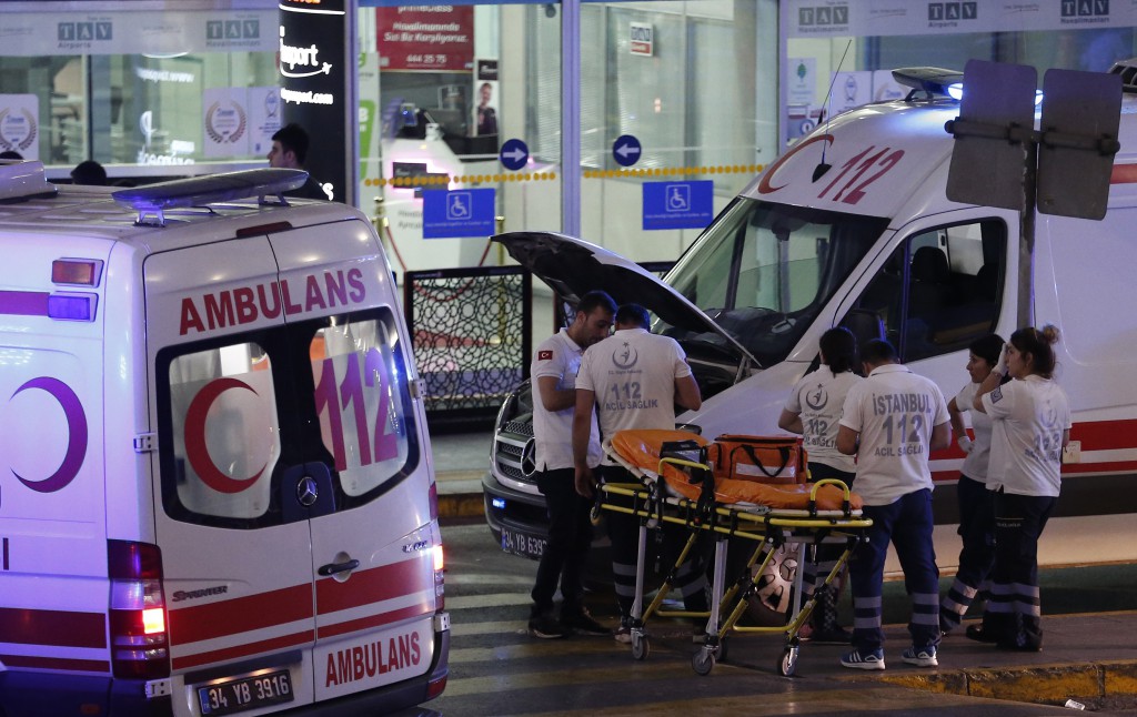 epa05396890 Medics wait for helping wounded people after an suicide bomb attack at Ataturk Airport in Istanbul, Turkey, 28 June 2016. At least 10 people were killed in two separate explosions that hit Ataturk Airport. EPA/SEDAT SUNA