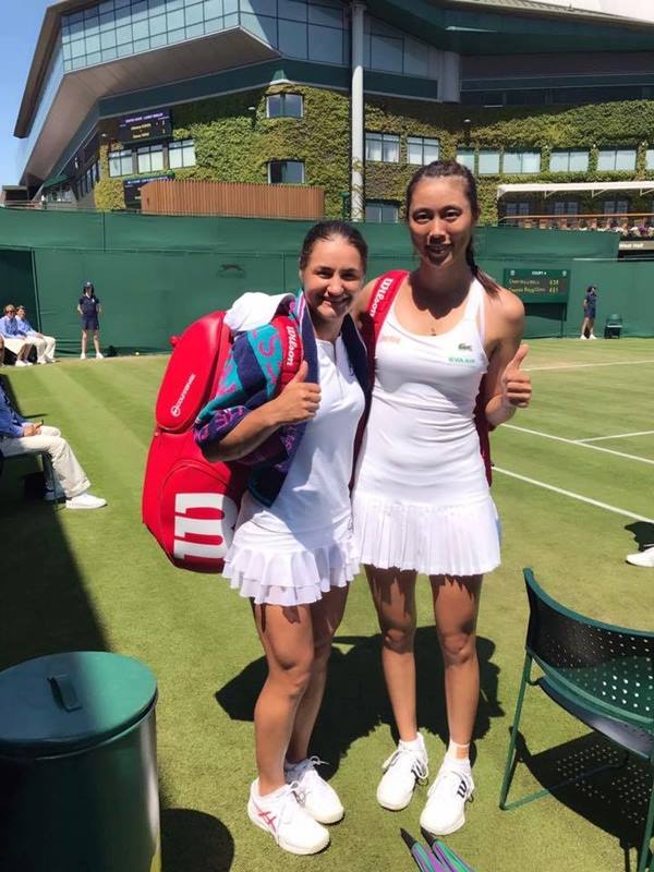 Monica Niculescu, stânga, și partenera ei de dublu, Hao-Ching Chan FOTO: FRT